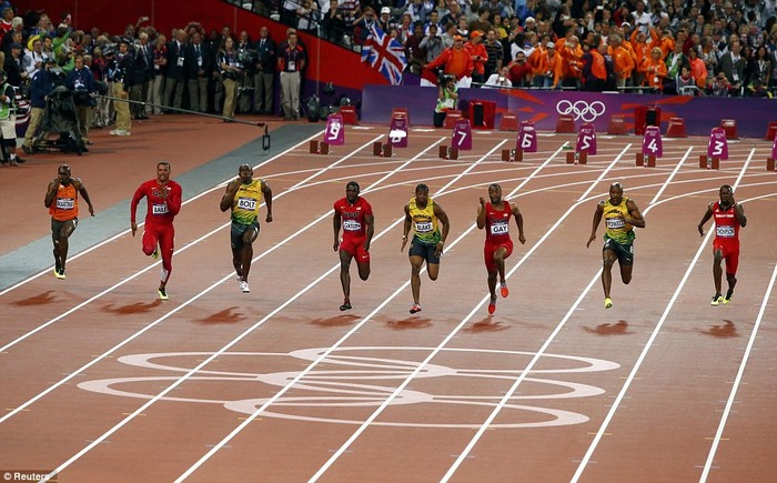 Thực tế, Usain Bolt xuất phát chậm hơn đối thủ...